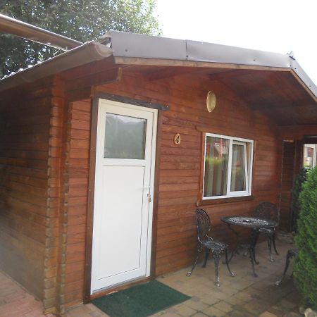 Pension, Camping & Biker Station Zur Deutschen Eiche Ciocanesti Exterior photo