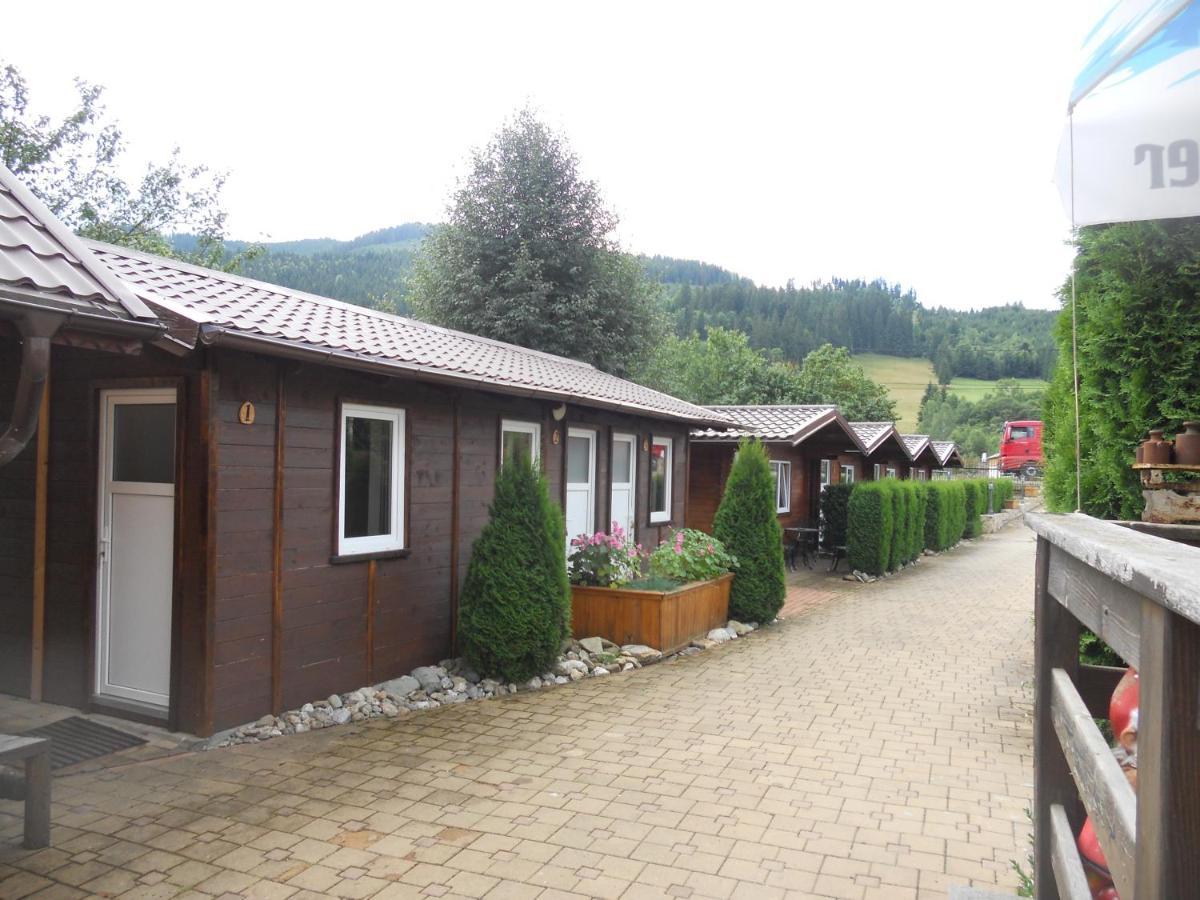 Pension, Camping & Biker Station Zur Deutschen Eiche Ciocanesti Exterior photo